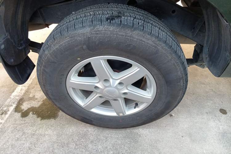 Used JMC Baodian 2022 2.5T Diesel 2WD Comfort Edition with Flat Bed and Extended Wheelbase – JX4D25A6L Right Rear Wheel Hub