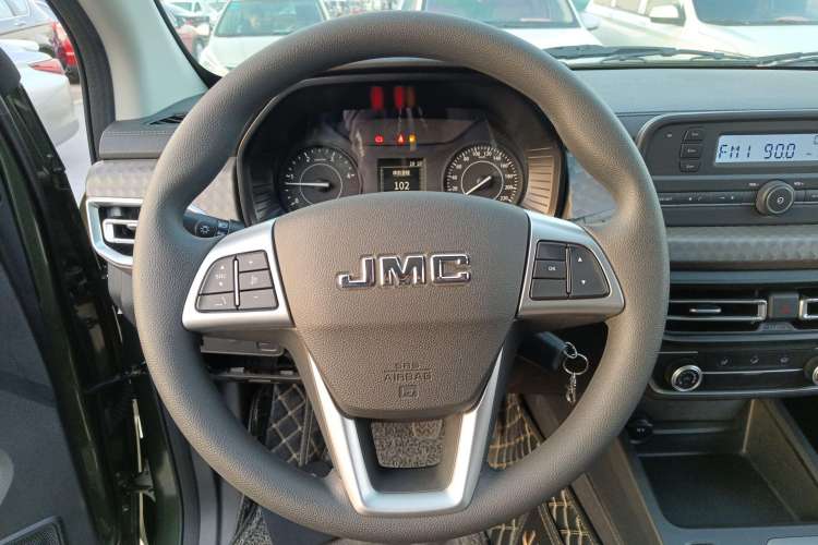 Used JMC Baodian 2022 2.5T Diesel 2WD Comfort Edition with Flat Bed and Extended Wheelbase – JX4D25A6L Steering Wheel
