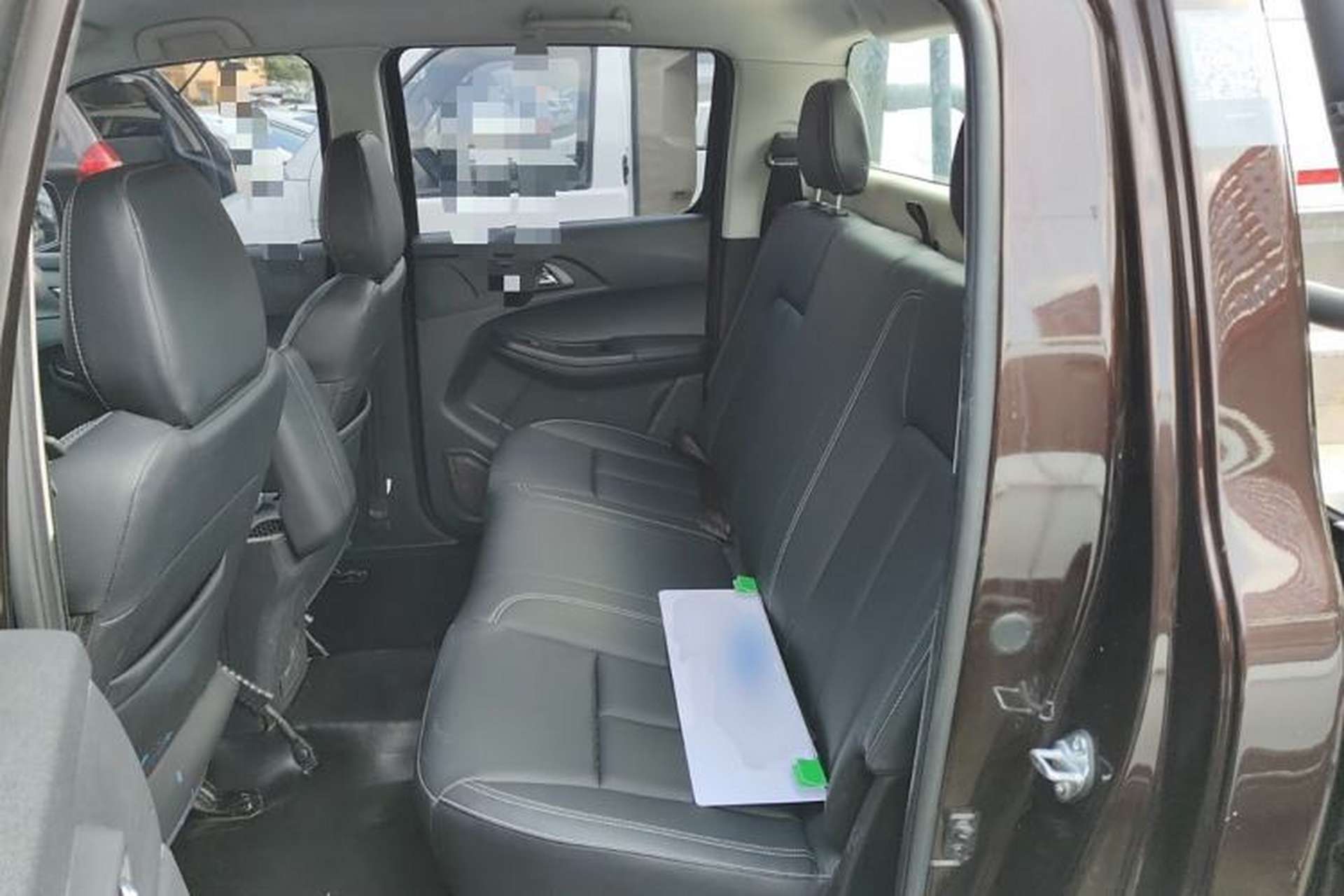 Used JMC Baodian 2022 2.5T Diesel 2WD Comfort Edition with Flat Bed and Extended Wheelbase – JX4D25A6L Left Rear Seat