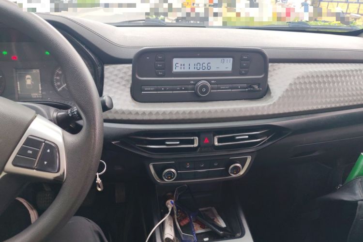 Used JMC Baodian 2022 2.5T Diesel Two-Wheel Drive Comfort Edition Long Wheelbase JX4D25A6L Audio And AC Panel