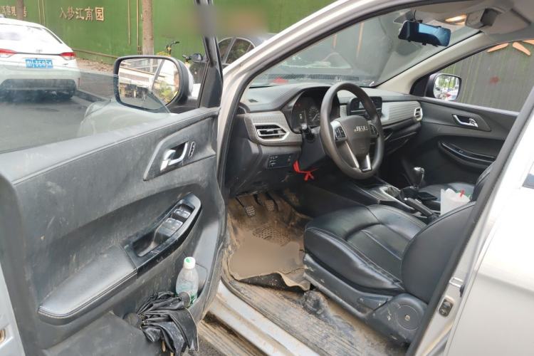 Used JMC Baodian 2022 2.5T Diesel Two-Wheel Drive Comfort Edition Long Wheelbase JX4D25A6L Driver Seat