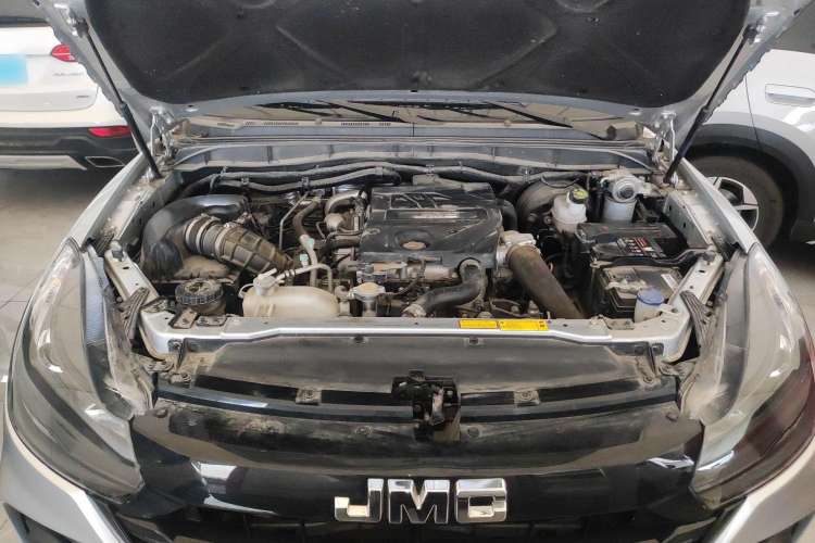 Used JMC Baodian 2022 2.5T Diesel Two-Wheel-Drive Comfort Edition Standard Wheelbase JX4D25A6L Engine Bay