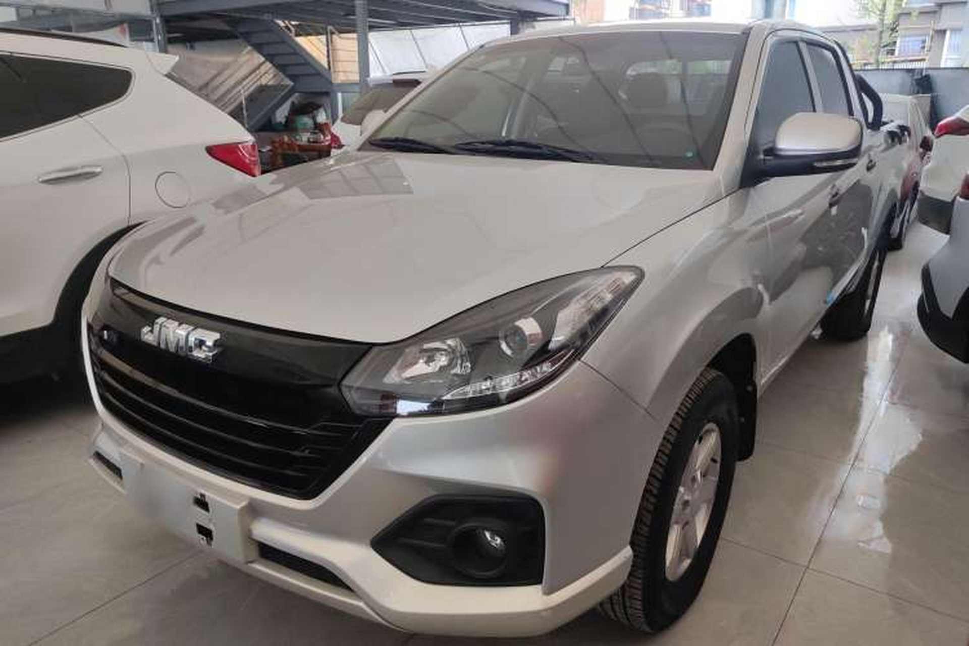 Used JMC Baodian 2022 2.5T Diesel Two-Wheel-Drive Comfort Edition Standard Wheelbase JX4D25A6L Front Left 45 Deg