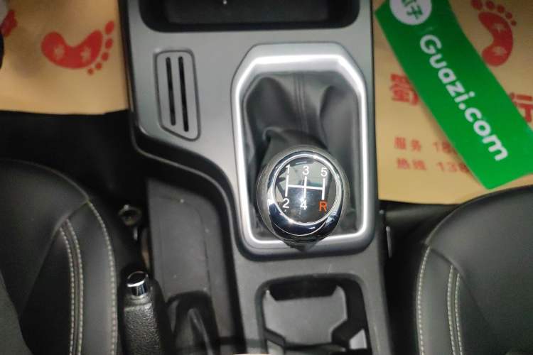 Used JMC Baodian 2022 2.5T Diesel Two-Wheel-Drive Comfort Edition Standard Wheelbase JX4D25A6L Gear Lever