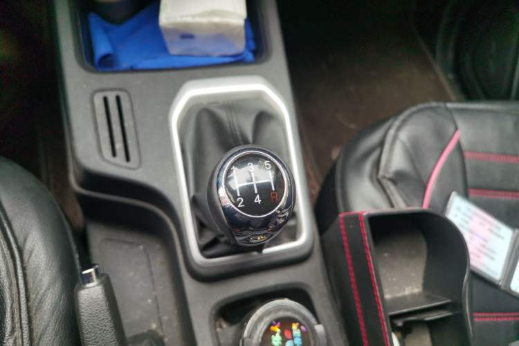 Used JMC Baodian 2022 2.5T Diesel Two-Wheel-Drive Comfort Edition Standard Wheelbase JX4D25A6L Gear Lever