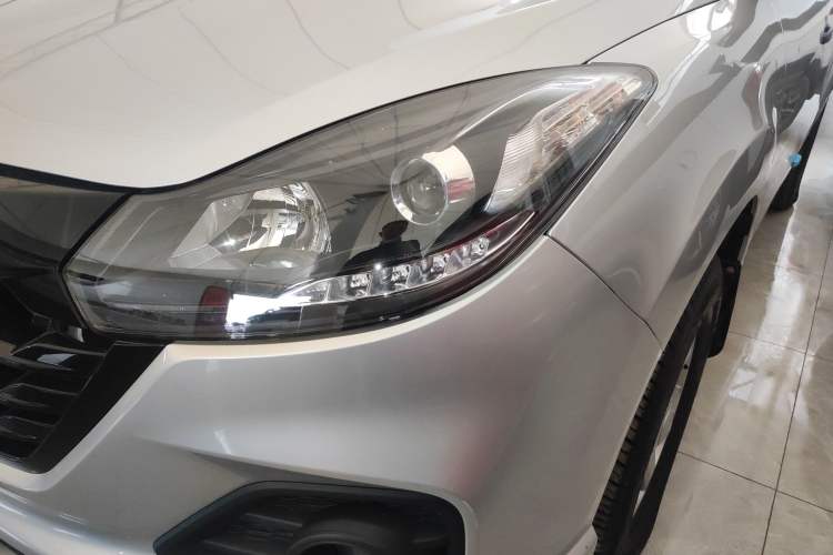 Used JMC Baodian 2022 2.5T Diesel Two-Wheel-Drive Comfort Edition Standard Wheelbase JX4D25A6L Left Front Headlight