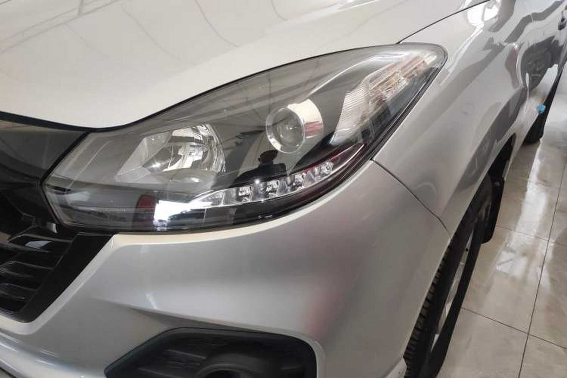 Used JMC Baodian 2022 2.5T Diesel Two-Wheel-Drive Comfort Edition Standard Wheelbase JX4D25A6L Left Front Headlight