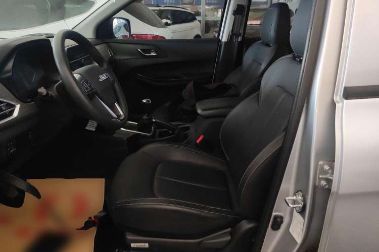 Used JMC Baodian 2022 2.5T Diesel Two-Wheel-Drive Comfort Edition Standard Wheelbase JX4D25A6L Left Front Seat
