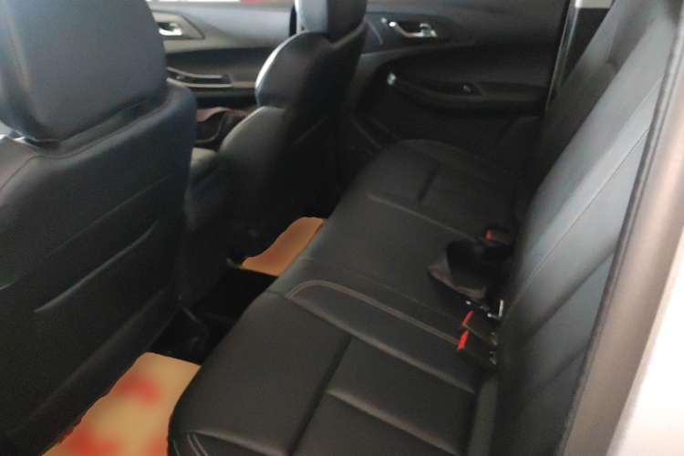 Used JMC Baodian 2022 2.5T Diesel Two-Wheel-Drive Comfort Edition Standard Wheelbase JX4D25A6L Left Rear Seat