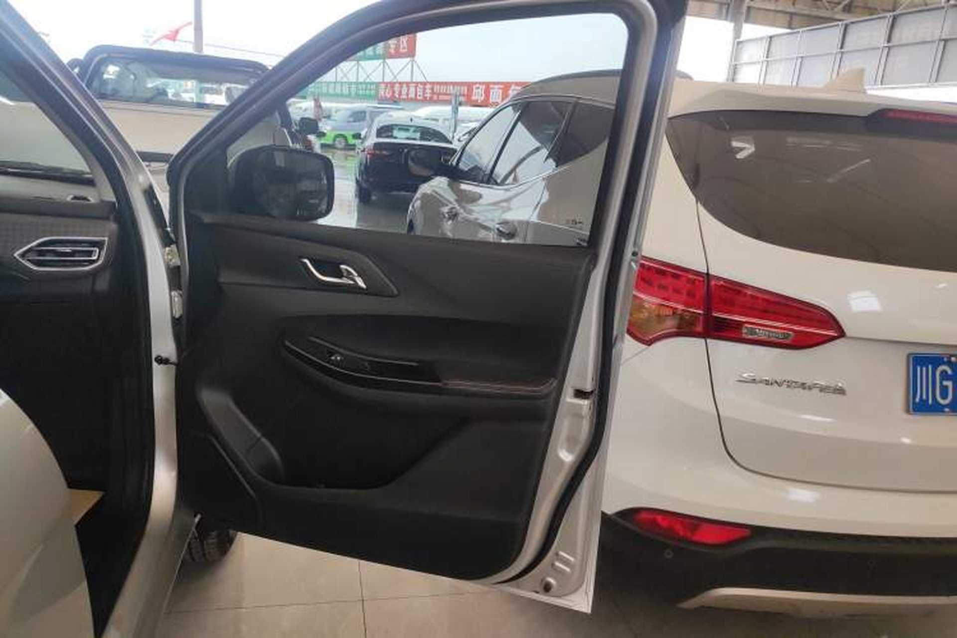 Used JMC Baodian 2022 2.5T Diesel Two-Wheel-Drive Comfort Edition Standard Wheelbase JX4D25A6L Right Front Door Interior