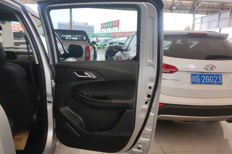 Used JMC Baodian 2022 2.5T Diesel Two-Wheel-Drive Comfort Edition Standard Wheelbase JX4D25A6L Right Rear Door Interior