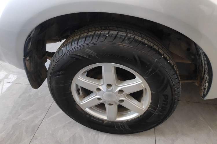 Used JMC Baodian 2022 2.5T Diesel Two-Wheel-Drive Comfort Edition Standard Wheelbase JX4D25A6L Right Rear Wheel Hub