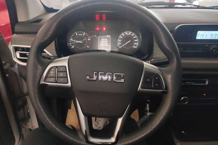Used JMC Baodian 2022 2.5T Diesel Two-Wheel-Drive Comfort Edition Standard Wheelbase JX4D25A6L Steering Wheel