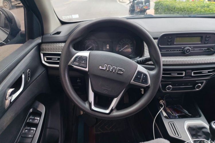 Used JMC Baodian 2022 2.5T Diesel Two-Wheel Drive Comfort Edition Long Wheelbase JX4D25A6L Steering Wheel
