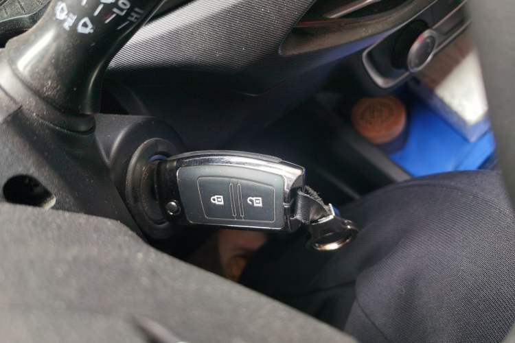 Used JMC Baodian 2022 2.5T Diesel Two-Wheel-Drive Comfort Edition Standard Wheelbase JX4D25A6L Vehicle Key