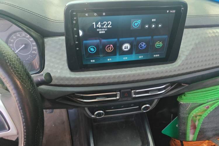Used JMC Baodian 2022 2.5T Diesel 4x4 Comfort Edition Standard Wheelbase JX4D25A6L Audio And AC Panel