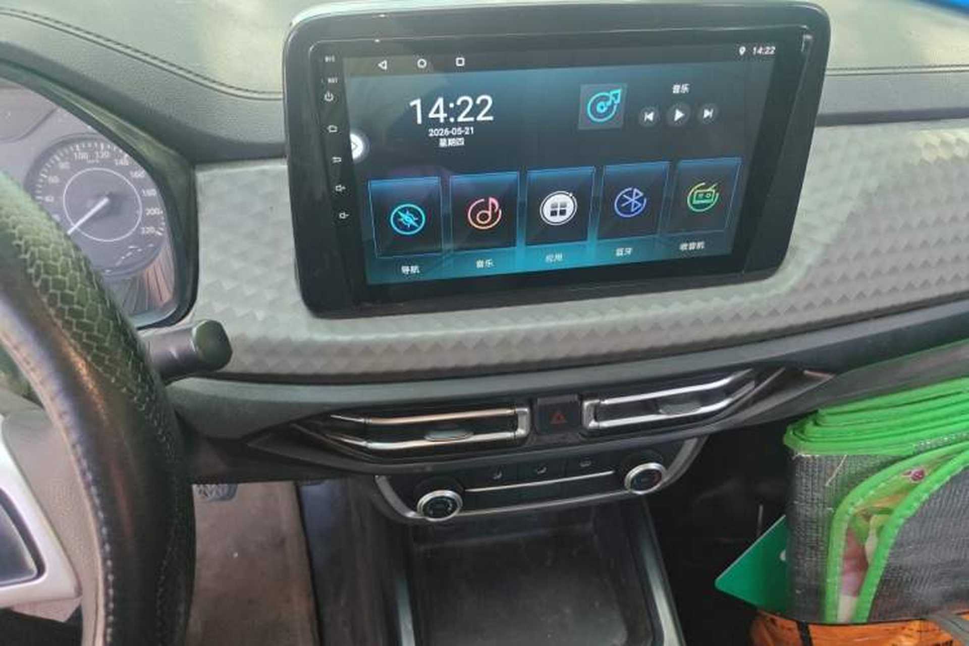 Used JMC Baodian 2022 2.5T Diesel 4x4 Comfort Edition Standard Wheelbase JX4D25A6L Audio And AC Panel