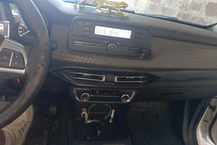 Used JMC Baodian 2022 2.5T Diesel 2WD Comfort Edition with Flat Bed and Extended Wheelbase – JX4D25A6L Audio And AC Panel