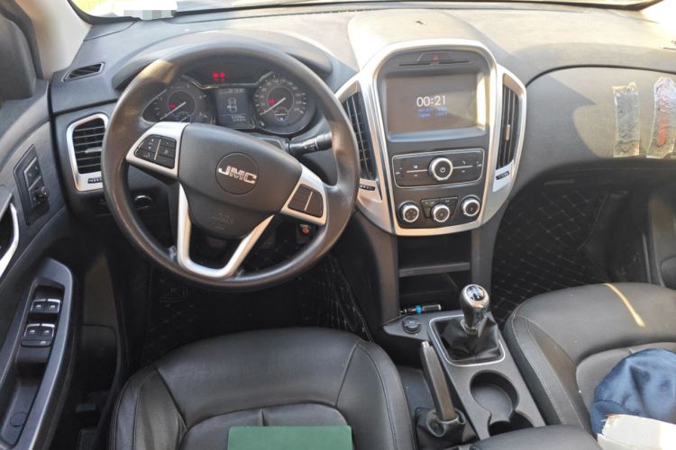Used JMC Baodian 2022 2.5T Diesel 4x4 Prestige Edition Long Wheelbase JX4D25A6L Center Console