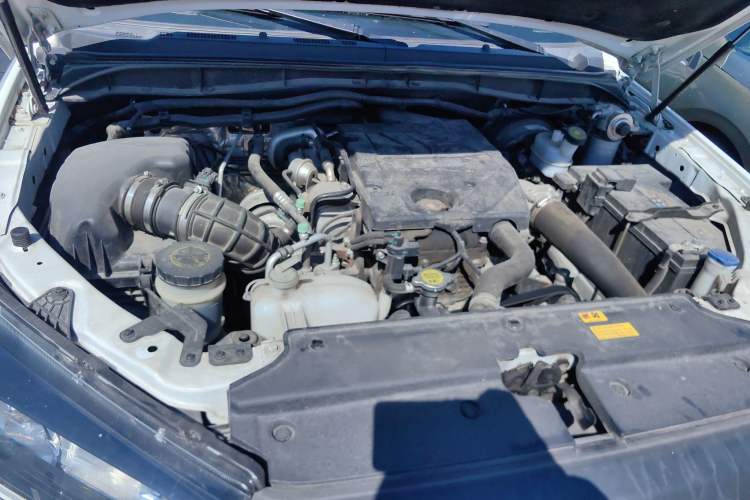 Used JMC Baodian 2022 2.5T Diesel Two-Wheel Drive Comfort Edition Long Wheelbase JX4D25A6L Engine Bay