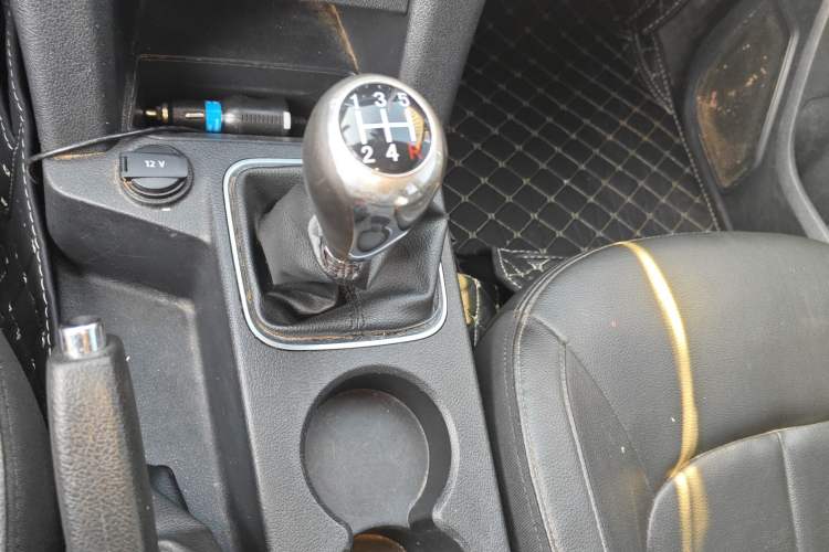 Used JMC Baodian 2022 2.5T Diesel 4x4 Prestige Edition Long Wheelbase JX4D25A6L Gear Lever