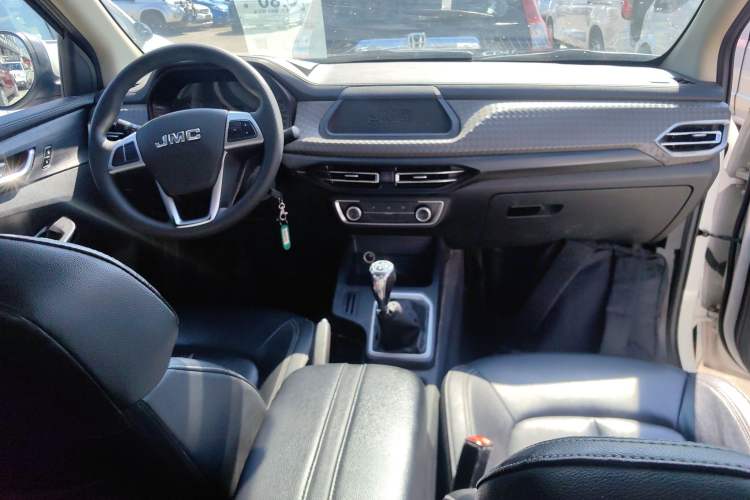 Used JMC Baodian 2022 2.5T Diesel Two-Wheel Drive Comfort Edition Long Wheelbase JX4D25A6L Interior 2