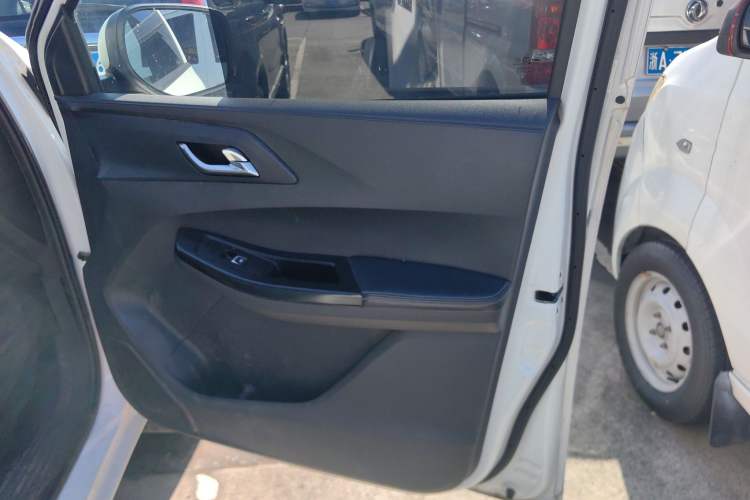 Used JMC Baodian 2022 2.5T Diesel Two-Wheel Drive Comfort Edition Long Wheelbase JX4D25A6L Interior 5