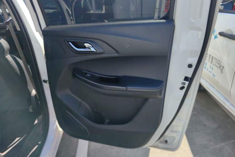 Used JMC Baodian 2022 2.5T Diesel Two-Wheel Drive Comfort Edition Long Wheelbase JX4D25A6L Interior 6