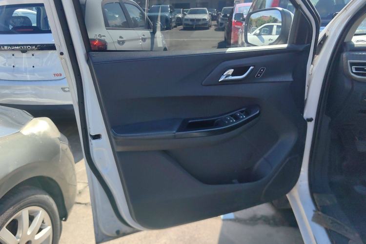 Used JMC Baodian 2022 2.5T Diesel Two-Wheel Drive Comfort Edition Long Wheelbase JX4D25A6L Interior 7