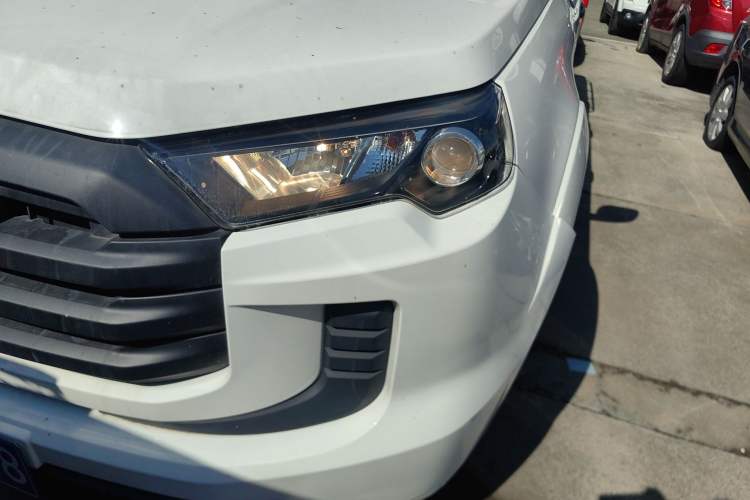Used JMC Baodian 2022 2.5T Diesel Two-Wheel Drive Comfort Edition Long Wheelbase JX4D25A6L Left Front Headlight