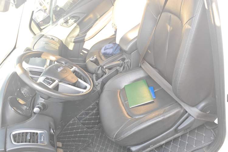 Used JMC Baodian 2022 2.5T Diesel 4x4 Prestige Edition Long Wheelbase JX4D25A6L Left Front Seat