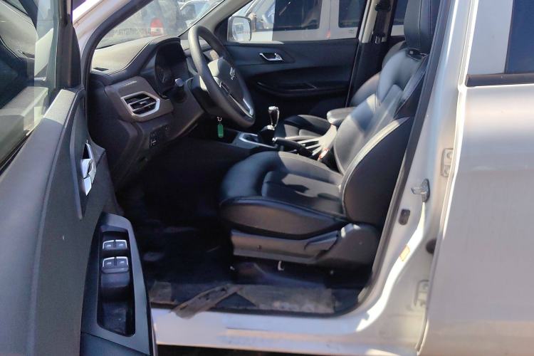 Used JMC Baodian 2022 2.5T Diesel Two-Wheel Drive Comfort Edition Long Wheelbase JX4D25A6L Left Front Seat