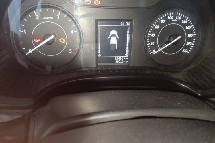 Used JMC Baodian 2022 2.5T Diesel 2WD Comfort Edition with Flat Bed and Extended Wheelbase – JX4D25A6L Odometer Close Up