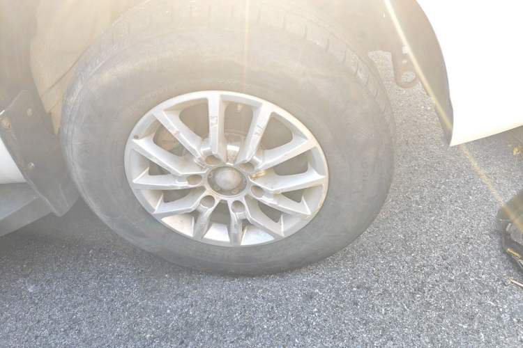 Used JMC Baodian 2022 2.5T Diesel 4x4 Prestige Edition Long Wheelbase JX4D25A6L Right Front Wheel Hub