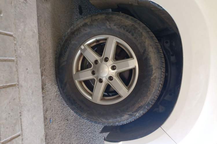 Used JMC Baodian 2022 2.5T Diesel 2WD Comfort Edition with Flat Bed and Extended Wheelbase – JX4D25A6L Right Front Wheel Hub