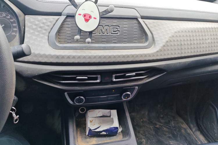 Used JMC Baodian 2023 2.5T Diesel Two-Wheel Drive Comfort Edition Standard Wheelbase JX4D25A6L Audio And AC Panel
