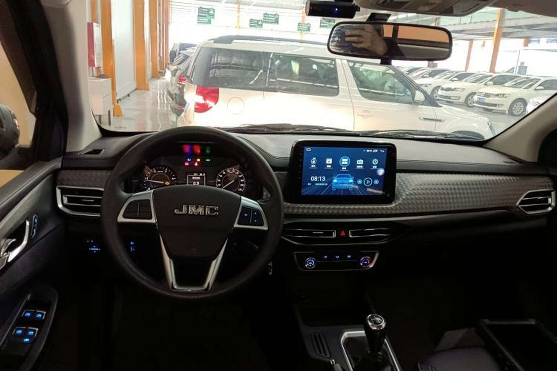 Used JMC Baodian 2023 2.5T Diesel 4x4 Comfort Edition Long Wheelbase JX4D25A6L Center Console