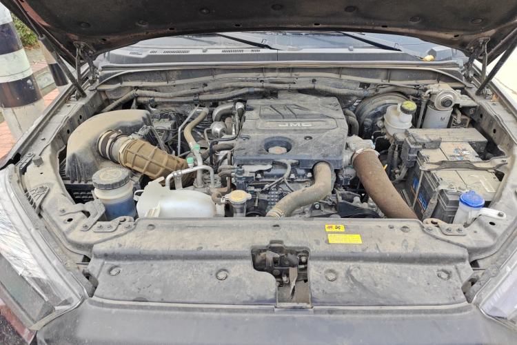 Used JMC Baodian 2023 2.5T Diesel Two-Wheel Drive Comfort Edition Standard Wheelbase JX4D25A6L Engine Bay