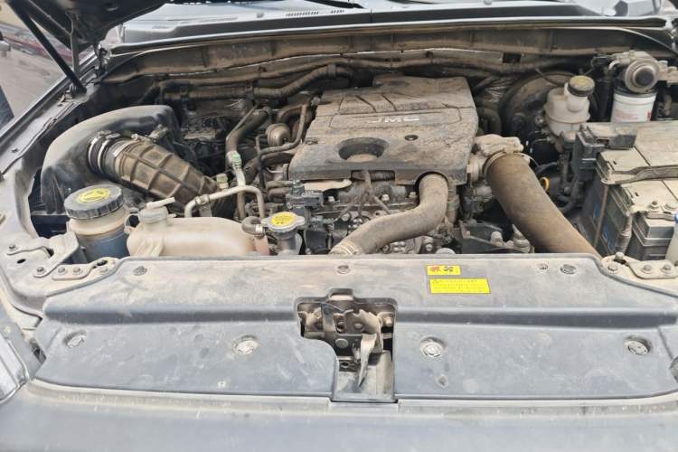 Used JMC Baodian 2023 2.5T Diesel Two-Wheel Drive Comfort Edition Standard Wheelbase JX4D25A6L Engine Bay