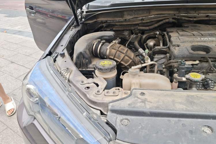 Used JMC Baodian 2023 2.5T Diesel Two-Wheel Drive Comfort Edition Standard Wheelbase JX4D25A6L Engine Bay Right