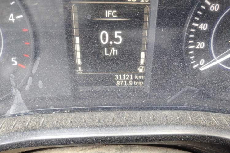Used JMC Baodian 2023 2.5T Diesel Two-Wheel Drive Comfort Edition Standard Wheelbase JX4D25A6L Odometer Close Up