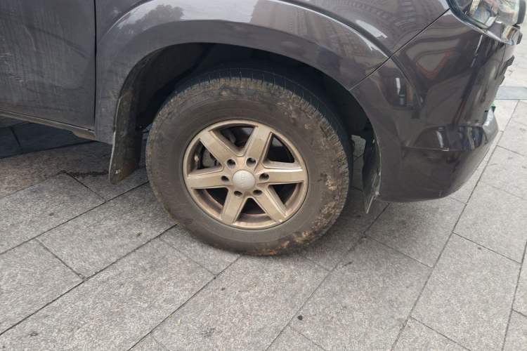 Used JMC Baodian 2023 2.5T Diesel Two-Wheel Drive Comfort Edition Standard Wheelbase JX4D25A6L Right Front Wheel Hub