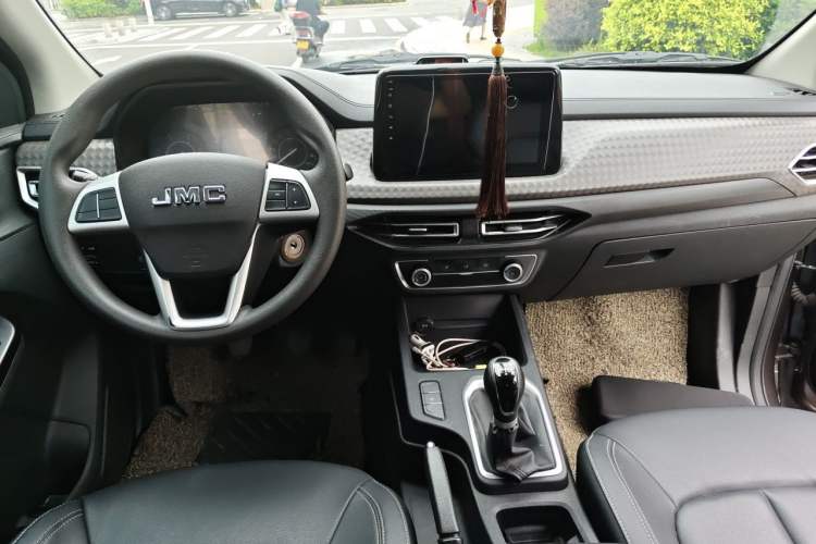 Used JMC Baodian 2023 2.5T Diesel Two-Wheel Drive Comfort Edition Standard Wheelbase JX4D25A6L Center Console