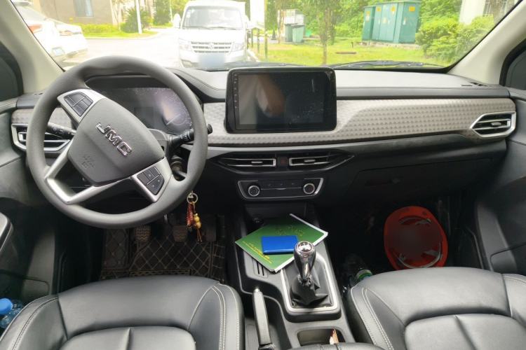 Used JMC Baodian 2023 2.5T Diesel Two-Wheel Drive Comfort Edition Long Wheelbase JX4D25A6L Center Console