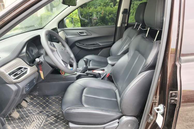 Used JMC Baodian 2023 2.5T Diesel Two-Wheel Drive Comfort Edition Long Wheelbase JX4D25A6L Driver Seat