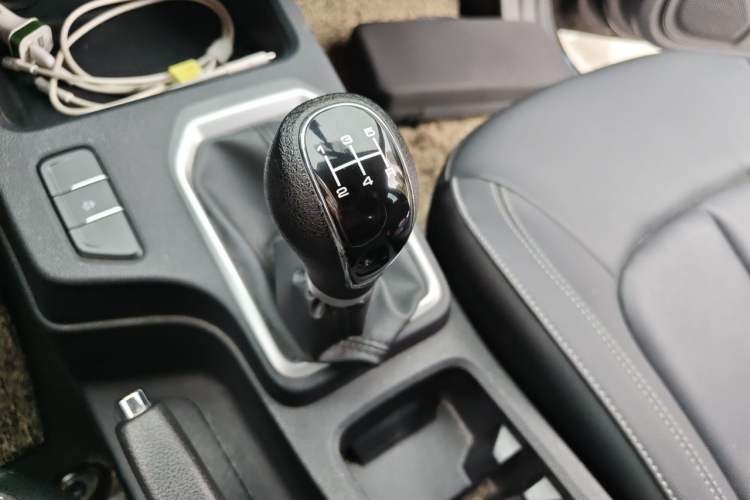 Used JMC Baodian 2023 2.5T Diesel Two-Wheel Drive Comfort Edition Standard Wheelbase JX4D25A6L Gear Lever