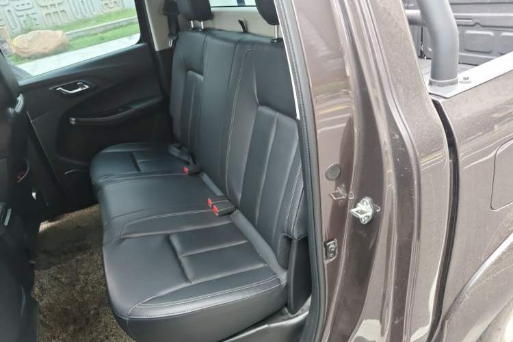 Used JMC Baodian 2023 2.5T Diesel Two-Wheel Drive Comfort Edition Standard Wheelbase JX4D25A6L Left Rear Seat