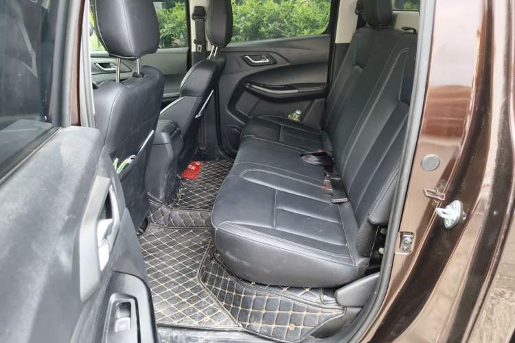 Used JMC Baodian 2023 2.5T Diesel Two-Wheel Drive Comfort Edition Long Wheelbase JX4D25A6L Left Rear Seat