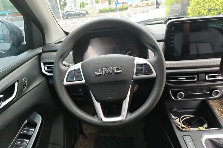 Used JMC Baodian 2023 2.5T Diesel Two-Wheel Drive Comfort Edition Standard Wheelbase JX4D25A6L Steering Wheel