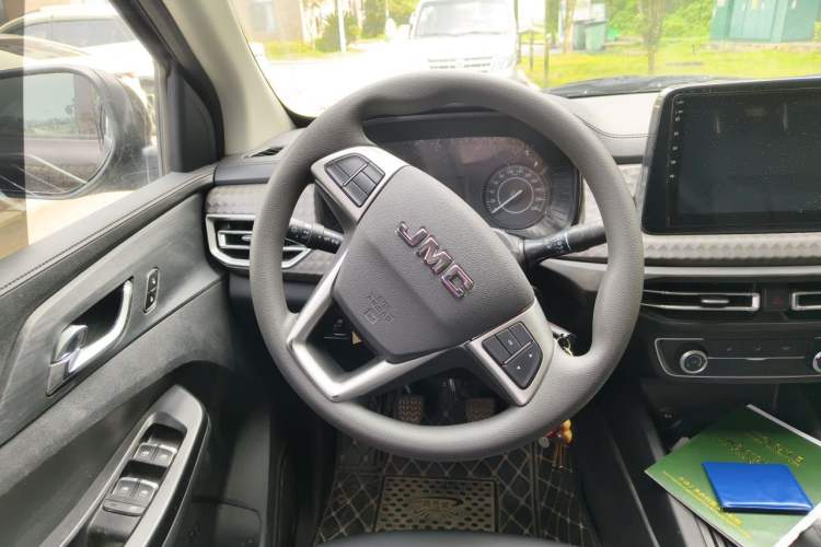 Used JMC Baodian 2023 2.5T Diesel Two-Wheel Drive Comfort Edition Long Wheelbase JX4D25A6L Steering Wheel